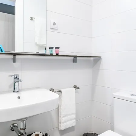 بيت شباب Residencia Universitaria Resa Campus