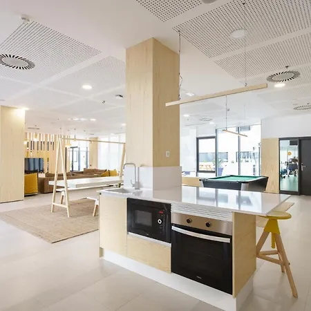 Hostal Residencia Universitaria Campus *