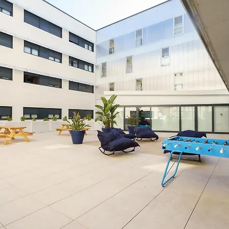 Residencia Universitaria Campus Hostal *